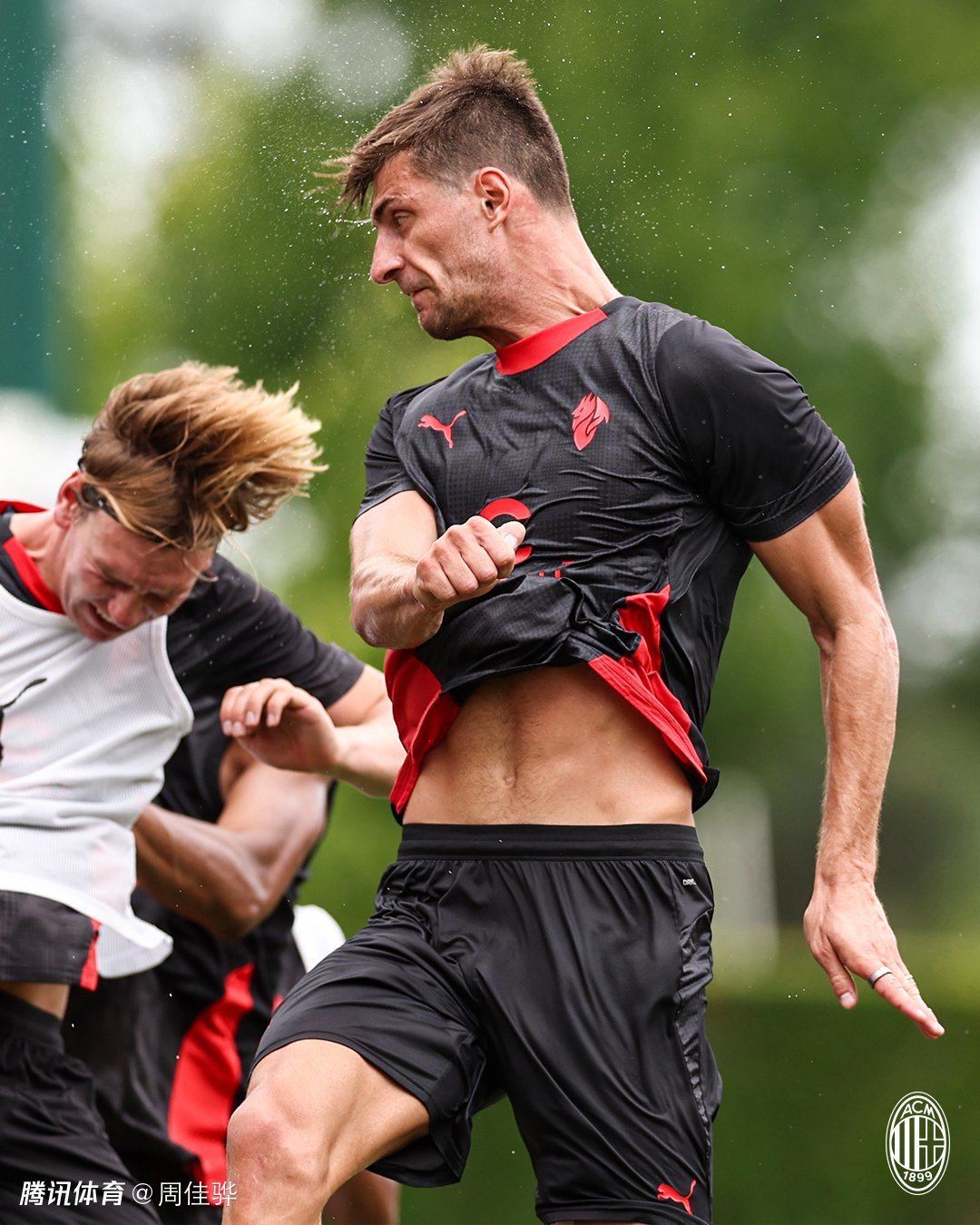 包含AC米兰发布备战花絮，今晚绝杀压哨，CBA季后赛任务艰巨，团队化学反应显著的词条-开云官网